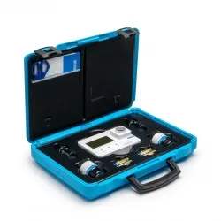 Tampilan depan photometer ammonia Hanna HI97733C dengan layar menyala