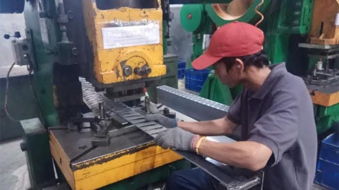 Mengungkap Kelebihan Coating Thickness Meter di Industri Manufaktur Logam